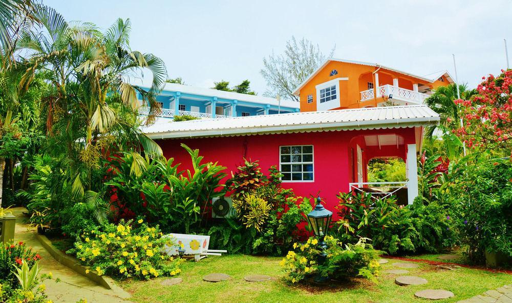 Beachcombers Hotel Saint Vincent Exterior photo